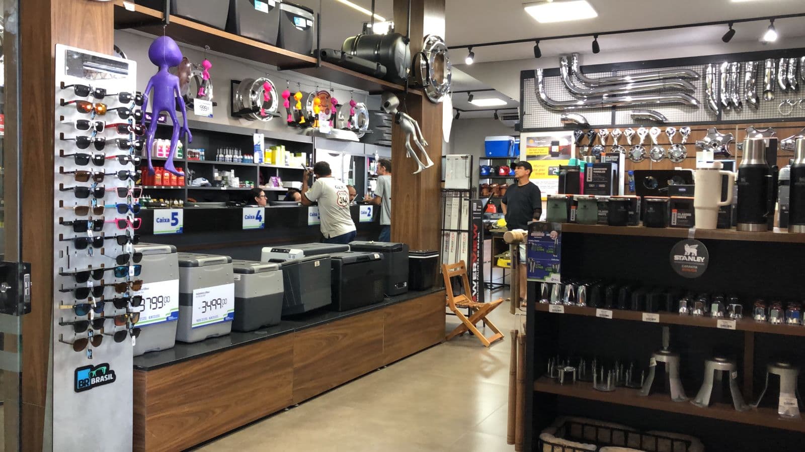 Vista aérea de estação de serviço